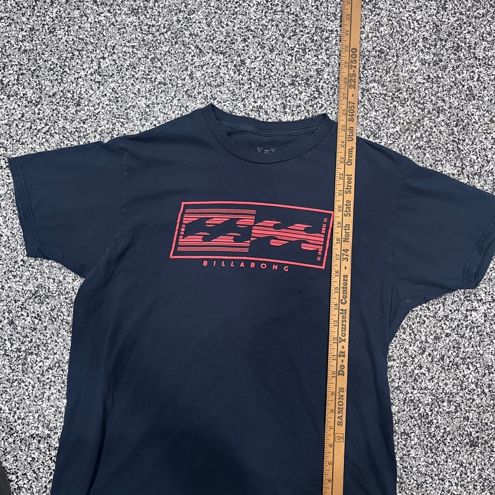 Medium Bwashed black & red Vintage Billabong Tee Cotton Made in Mexico